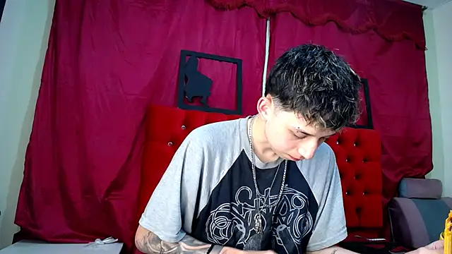 Snapshot of _Thomas_hot_ chatting on 14, 3, 2025  Thomas hot  online show from 14, 3, 2025