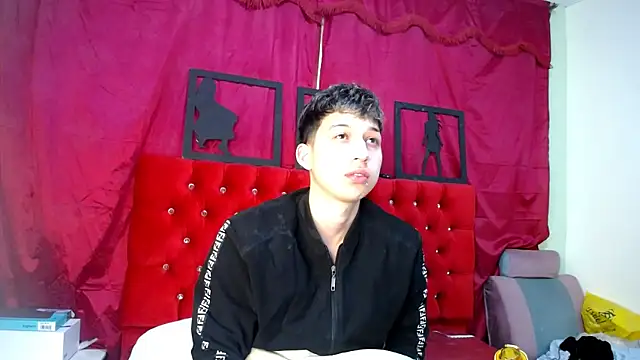 Snapshot of _Thomas_hot_ chatting on 18, 3, 2025  Thomas hot  online show from 18, 3, 2025