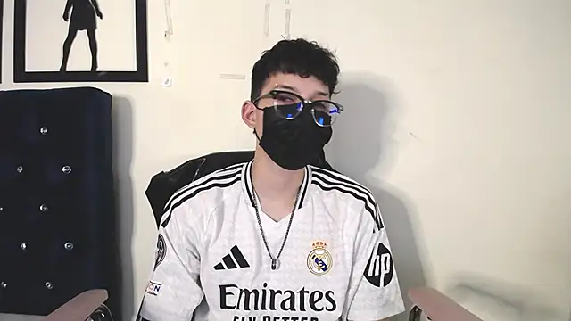 Snapshot of _Thomas_hot_ chatting on 8, 10, 2025  Thomas hot  online show from 8, 10, 2025