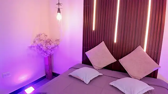 ArianaBaker online show from 5, 3, 2026