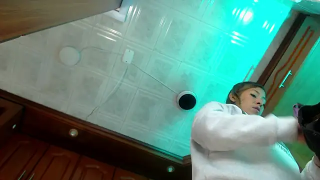 LaureenHills online show from 6, 3, 2025