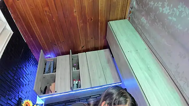 LaureenHills online show from 3, 10, 2025