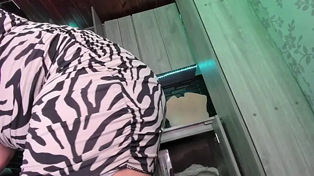 LaureenHills online show from 29, 10, 2025