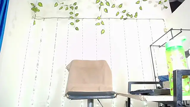 xmissinchesxx online show from 28, 1, 2025