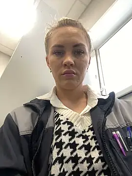 DreamGirl-777 online show from 28, 2, 2025