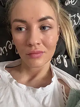 DreamGirl-777 online show from 7, 3, 2025