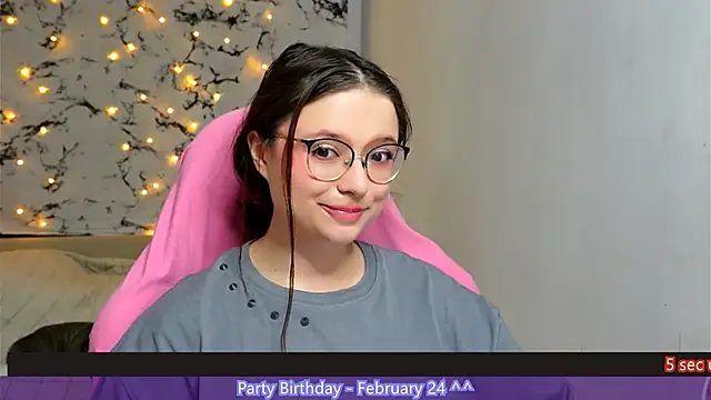 Snapshot of me__hanna chatting on 23, 2, 2025 me hanna online show from 23, 2, 2025