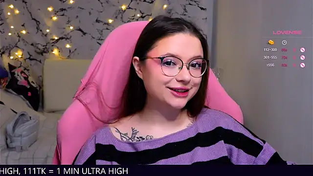 Snapshot of me__hanna chatting on 27, 2, 2025 me hanna online show from 27, 2, 2025