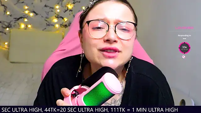 Snapshot of me__hanna chatting on 3, 3, 2025 me hanna online show from 3, 3, 2025