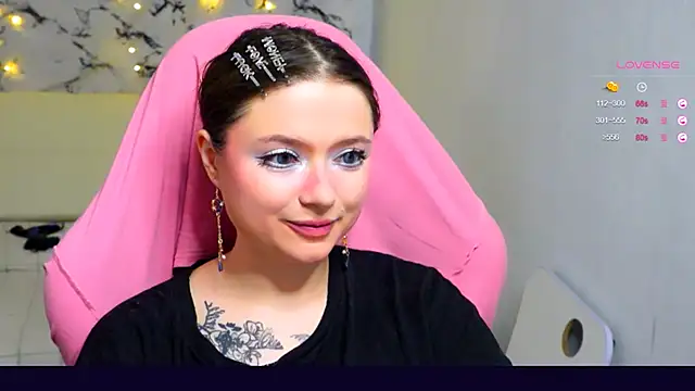 Snapshot of me__hanna chatting on 5, 3, 2025 me hanna online show from 5, 3, 2025