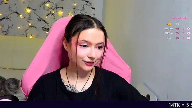 Snapshot of me__hanna chatting on 8, 3, 2025 me hanna online show from 8, 3, 2025