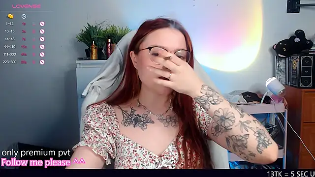 Snapshot of me__hanna chatting on 22, 10, 2025 me hanna online show from 22, 10, 2025