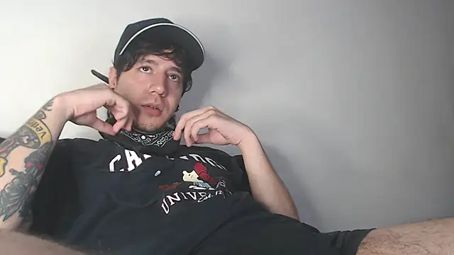 Snapshot of AndyBetti chatting on 3, 12, 2025 AndyBetti online show from 3, 12, 2025