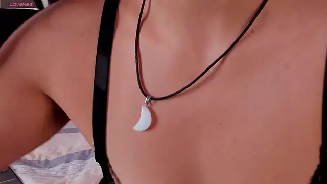 Snapshot of YenniferCurly chatting on 29, 12, 2024 YenniferCurly online show from 29, 12, 2024