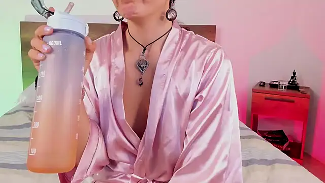 Snapshot of YenniferCurly chatting on 30, 1, 2025 YenniferCurly online show from 30, 1, 2025