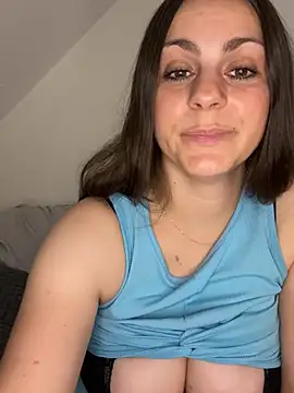 Snapshot of Loella-Rose chatting on 19, 7, 2026 Loella-Rose online show from 19, 7, 2026