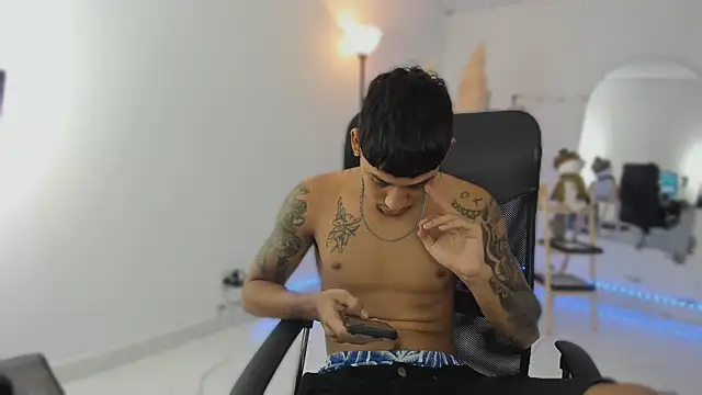 Snapshot of slim_master12 chatting on 18, 12, 2025 slim master12 online show from 18, 12, 2025