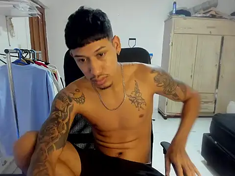 Snapshot of slim_master12 chatting on 21, 12, 2025 slim master12 online show from 21, 12, 2025