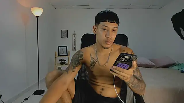 Snapshot of slim_master12 chatting on 2, 3, 2026 slim master12 online show from 2, 3, 2026