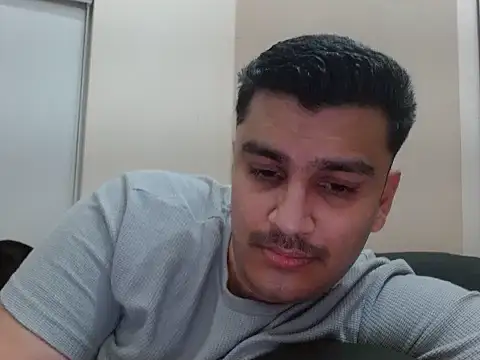 Snapshot of robintoit chatting on 13, 4, 2026 robintoit online show from 13, 4, 2026