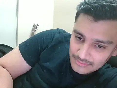 Snapshot of robintoit chatting on 15, 4, 2026 robintoit online show from 15, 4, 2026