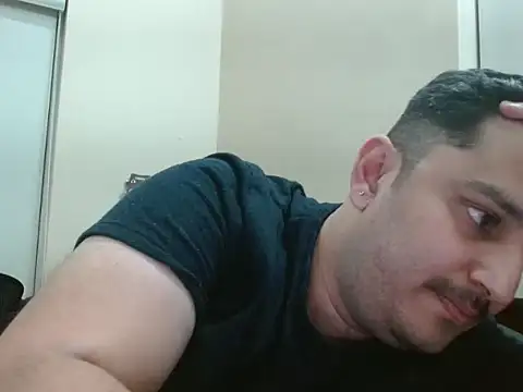 Snapshot of robintoit chatting on 15, 4, 2026 robintoit online show from 15, 4, 2026