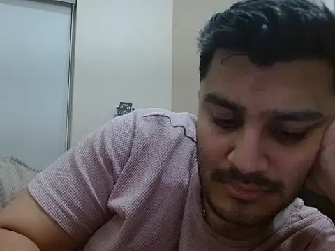 Snapshot of robintoit chatting on 21, 4, 2026 robintoit online show from 21, 4, 2026