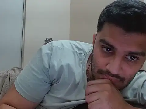 Snapshot of robintoit chatting on 23, 4, 2026 robintoit online show from 23, 4, 2026