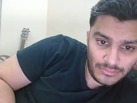 Snapshot of robintoit chatting on 25, 4, 2026 robintoit online show from 25, 4, 2026