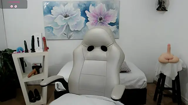 mom hot   online show from 1, 3, 2025