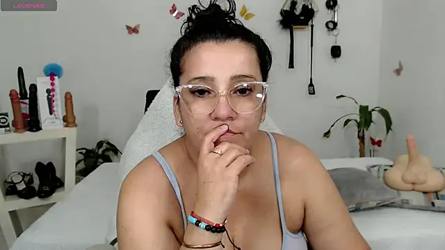 mom hot   online show from 21, 10, 2025