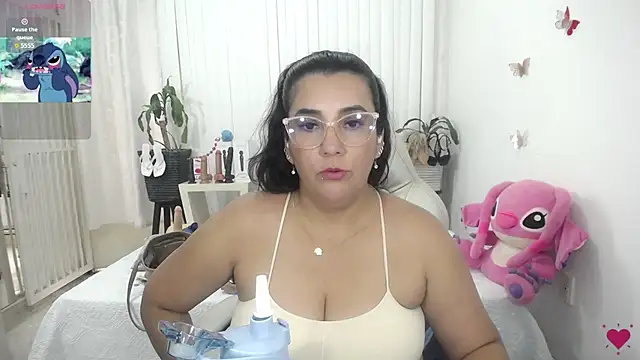 mom hot   online show from 6, 7, 2026