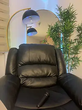 Snapshot of _laura_02 chatting on 2, 3, 2025 laura 02 online show from 2, 3, 2025