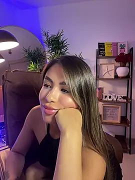 Snapshot of _laura_02 chatting on 18, 3, 2025 laura 02 online show from 18, 3, 2025