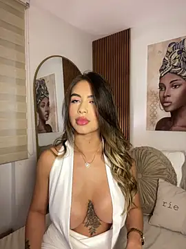 Snapshot of _laura_02 chatting on 1, 10, 2025 laura 02 online show from 1, 10, 2025