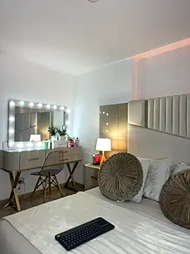 Snapshot of _laura_02 chatting on 1, 11, 2025 laura 02 online show from 1, 11, 2025