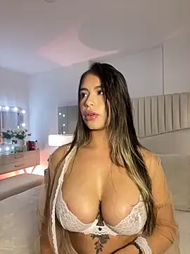 Snapshot of _laura_02 chatting on 19, 11, 2025 laura 02 online show from 19, 11, 2025