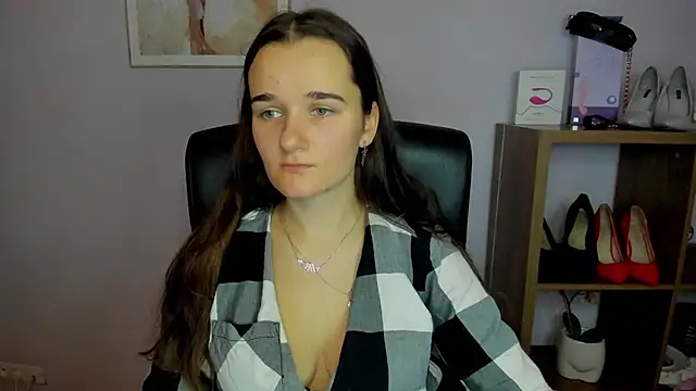 Snapshot of KateDelight chatting on 4, 10, 2025 KateDelight online show from 4, 10, 2025