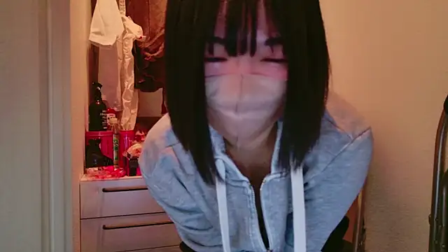 Minami San online show from 4, 2, 2025