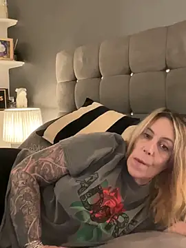 blondebitch2 online show from 2, 2, 2025