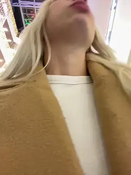 LuisaBecker online show from 29, 12, 2024