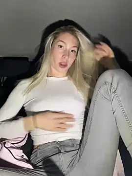 LuisaBecker online show from 13, 1, 2025