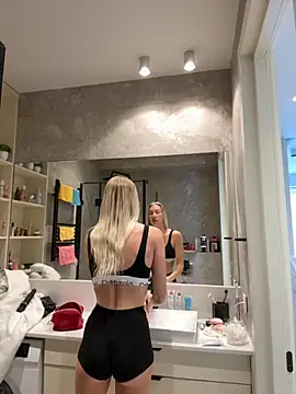 LuisaBecker online show from 9, 9, 2025