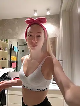 LuisaBecker online show from 10, 9, 2025