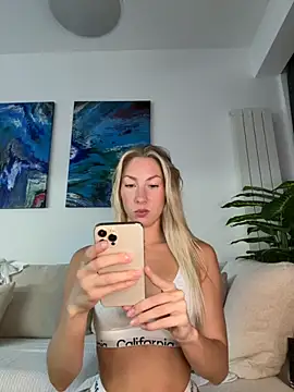 LuisaBecker online show from 26, 10, 2025