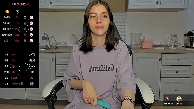 Snapshot of broosnica1 chatting on 8, 2, 2025 broosnica1 online show from 8, 2, 2025