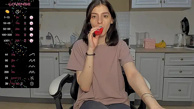 Snapshot of broosnica1 chatting on 12, 2, 2025 broosnica1 online show from 12, 2, 2025