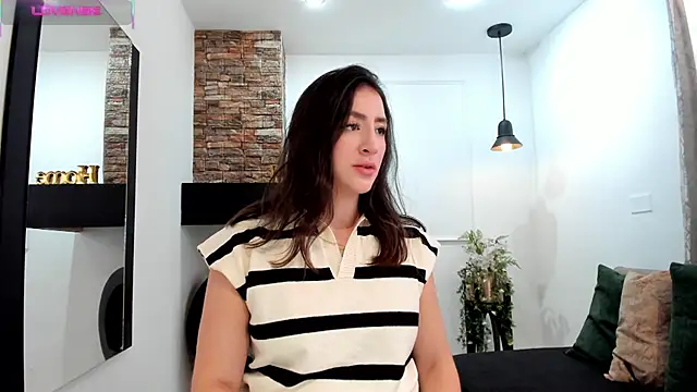  AlejaCruz  online show from 14, 9, 2025