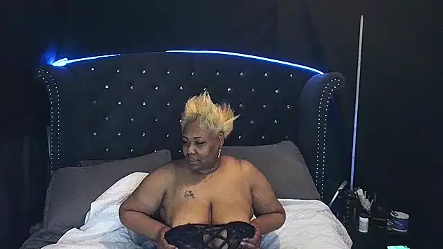 Snapshot of msyvette1970@xh chatting on 2, 3, 2025 msyvette1970xh online show from 2, 3, 2025