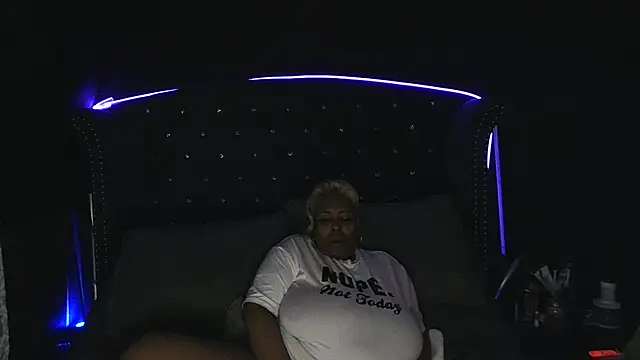 Snapshot of msyvette1970@xh chatting on 8, 3, 2025 msyvette1970xh online show from 8, 3, 2025